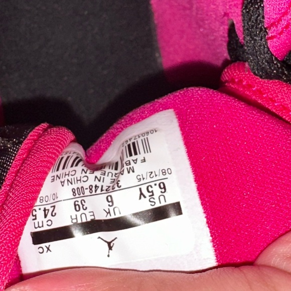 Jordan 1 Retro High
Black Vivid Pink (GS) 6.5 Y - Picture 3 of 4